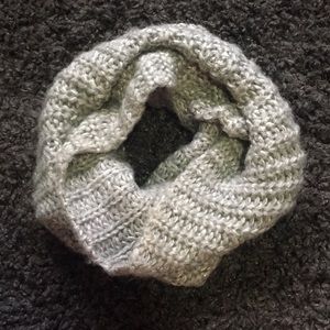 Comfy grey scarf!!